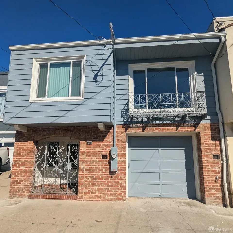 Brand New 1 Bedroom Apartment In First Class Location