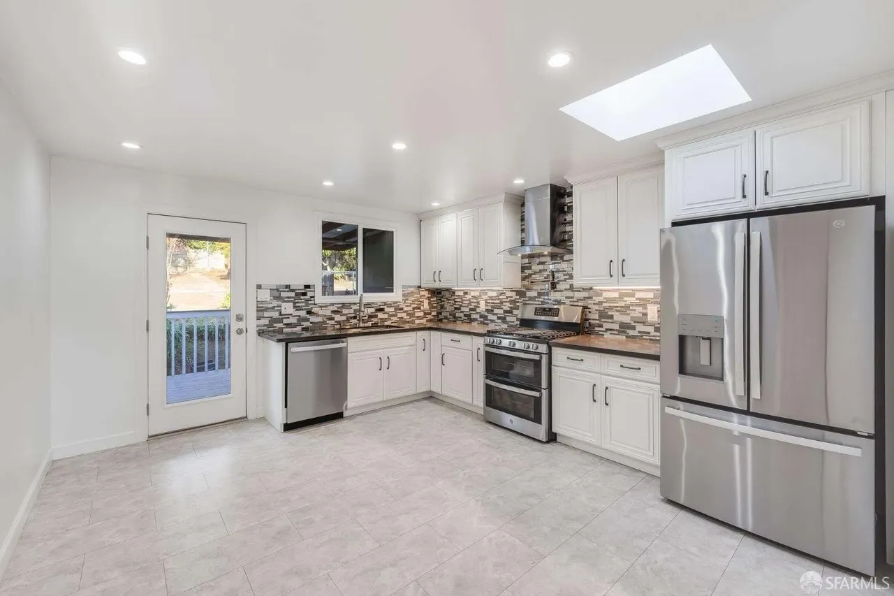 Brand New 1 Bedroom Apartment In First Class Location