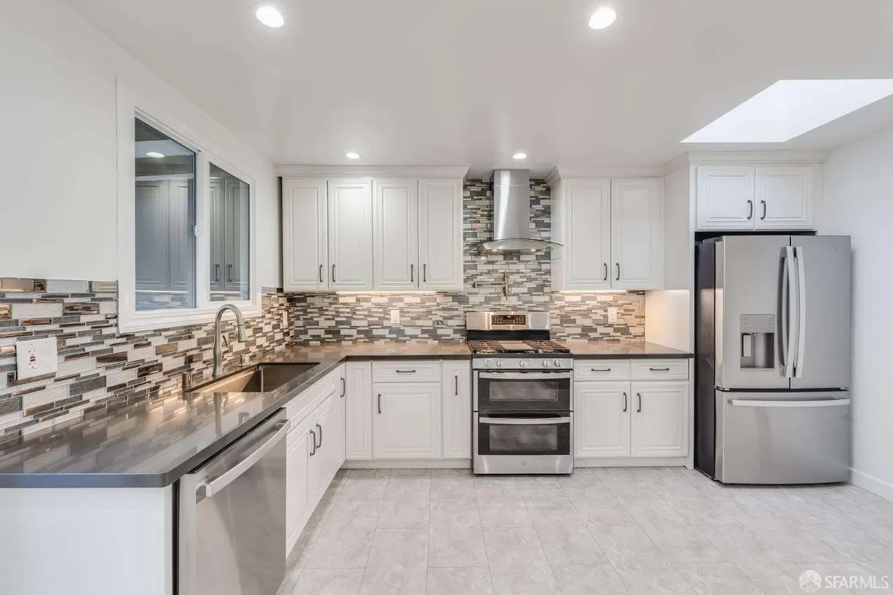 Brand New 1 Bedroom Apartment In First Class Location