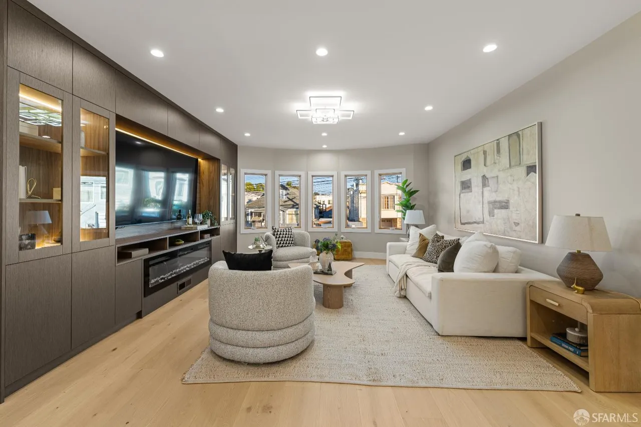 Walnut Park Apartment