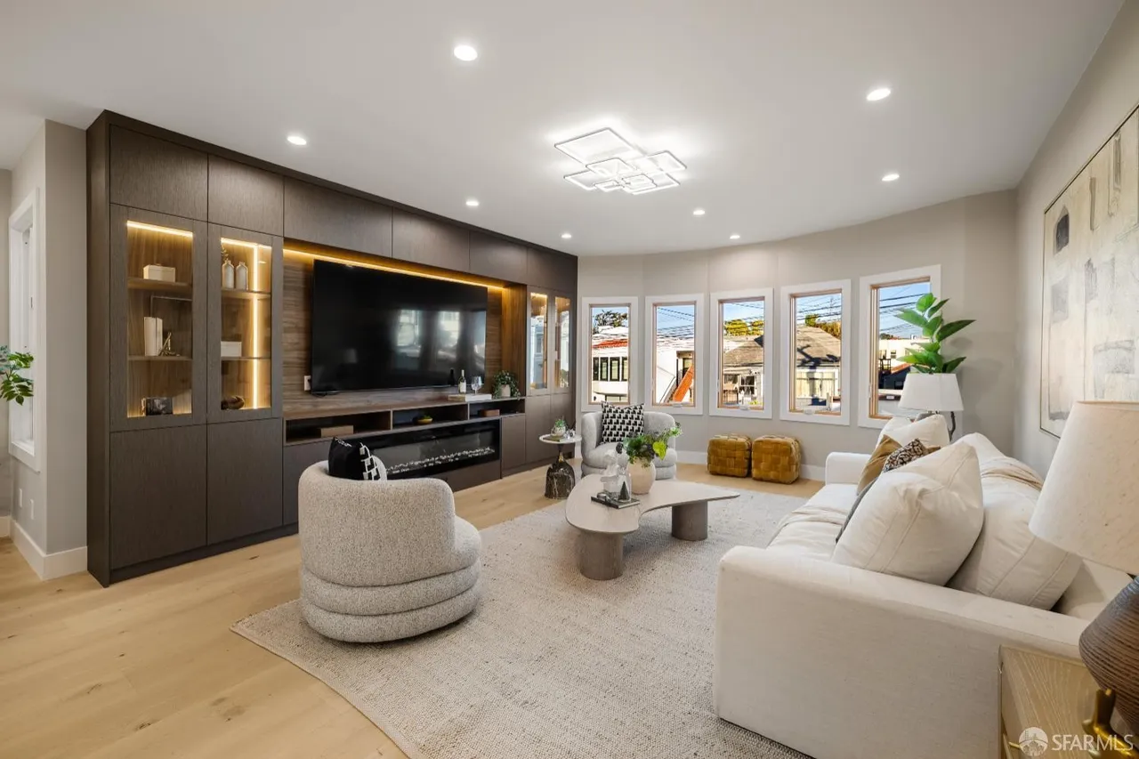 Walnut Park Apartment