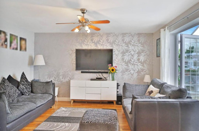 Longworth Close, London **3D FLOORPLAN AVAILABLE **