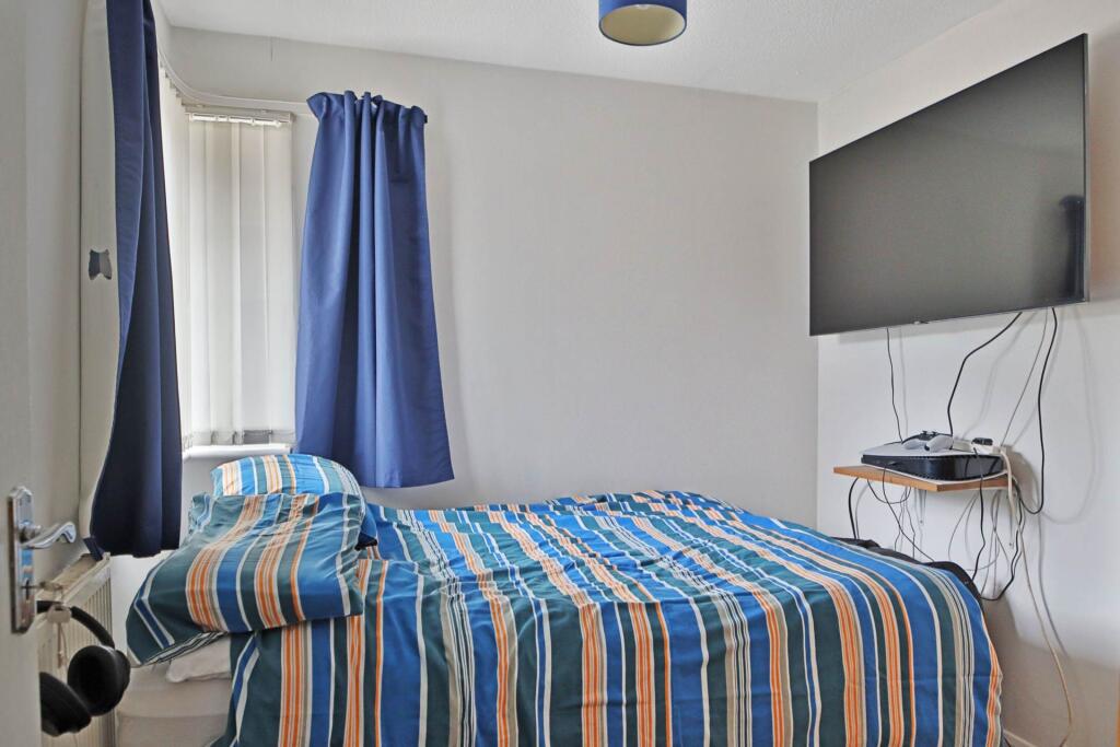 Longworth Close, London **3D FLOORPLAN AVAILABLE **