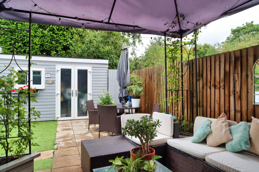 Longworth Close, London **3D FLOORPLAN AVAILABLE **