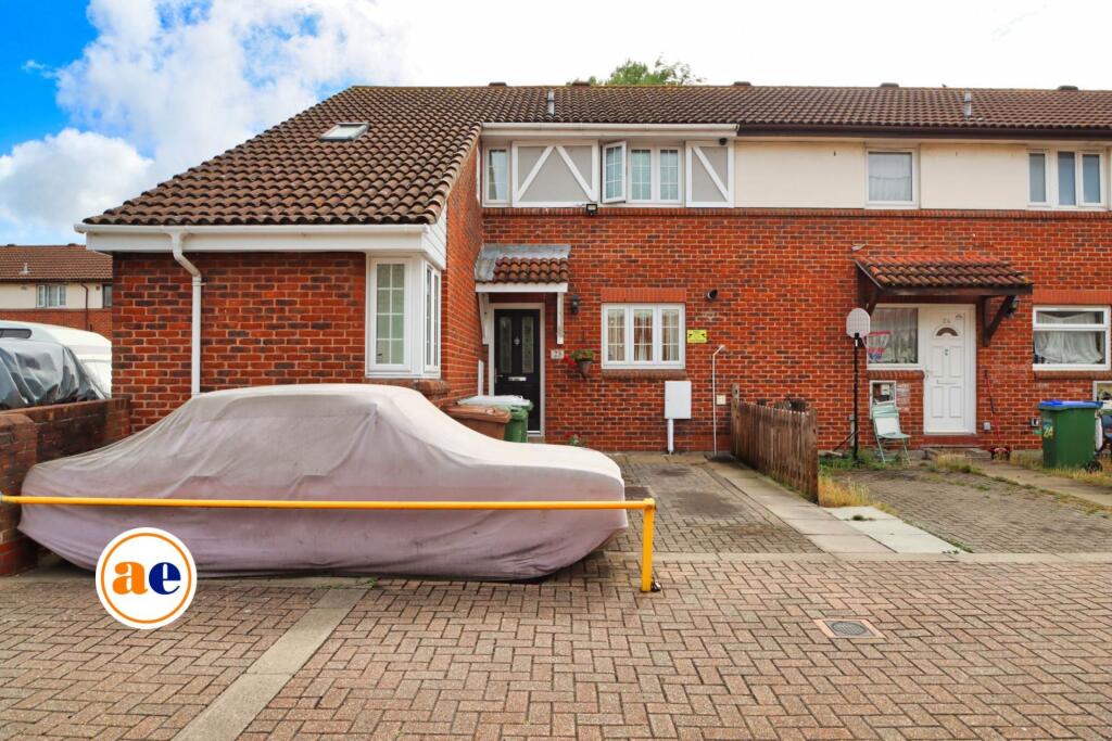 Longworth Close, London **3D FLOORPLAN AVAILABLE **