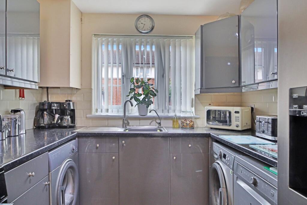 Longworth Close, London **3D FLOORPLAN AVAILABLE **