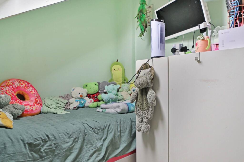 Longworth Close, London **3D FLOORPLAN AVAILABLE **