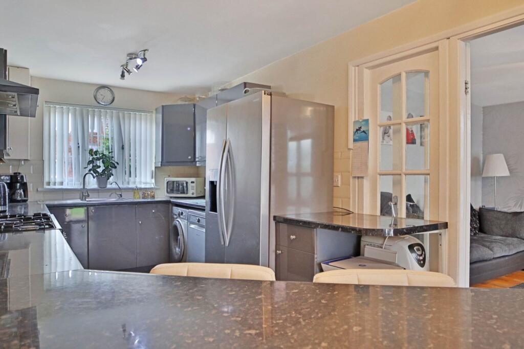 Longworth Close, London **3D FLOORPLAN AVAILABLE **