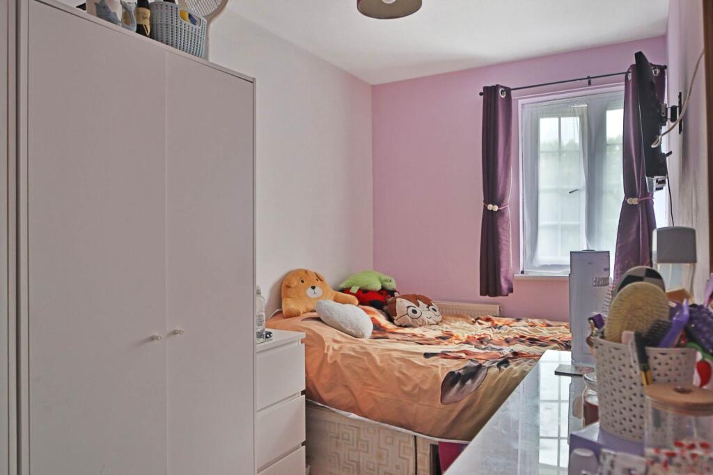 Longworth Close, London **3D FLOORPLAN AVAILABLE **