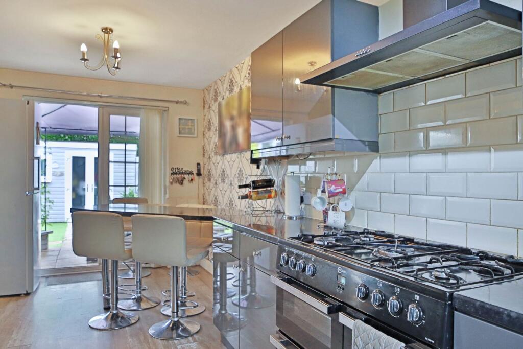 Longworth Close, London **3D FLOORPLAN AVAILABLE **